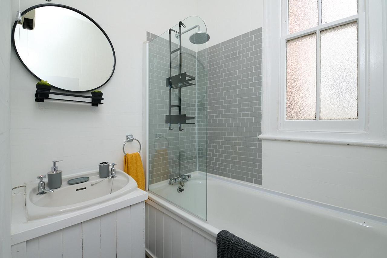 Spacious 3 Bedroom Apartment- Crouch End لندن المظهر الخارجي الصورة